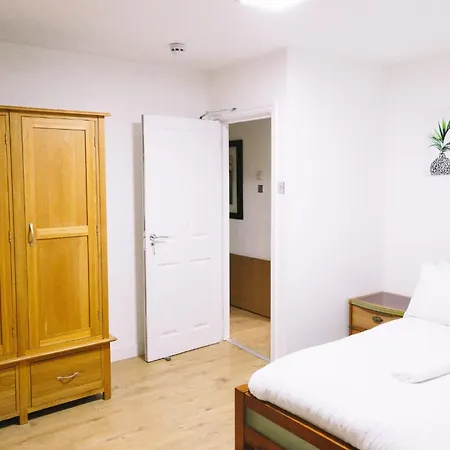 5 Bedroom Property